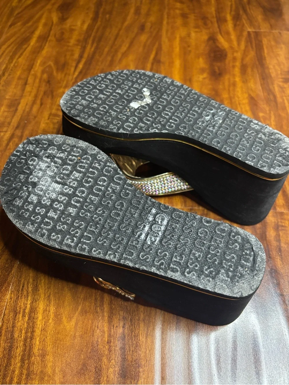 GUESS Multi-texture wedge heal 6M